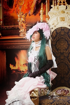 Bộ sưu tập cosplay có cánh đen Deacon