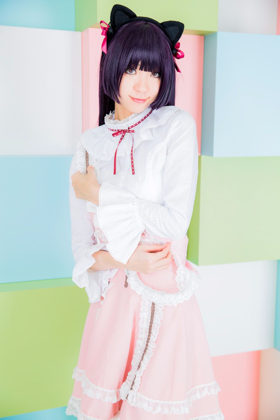 Mèo đen thay quần áo