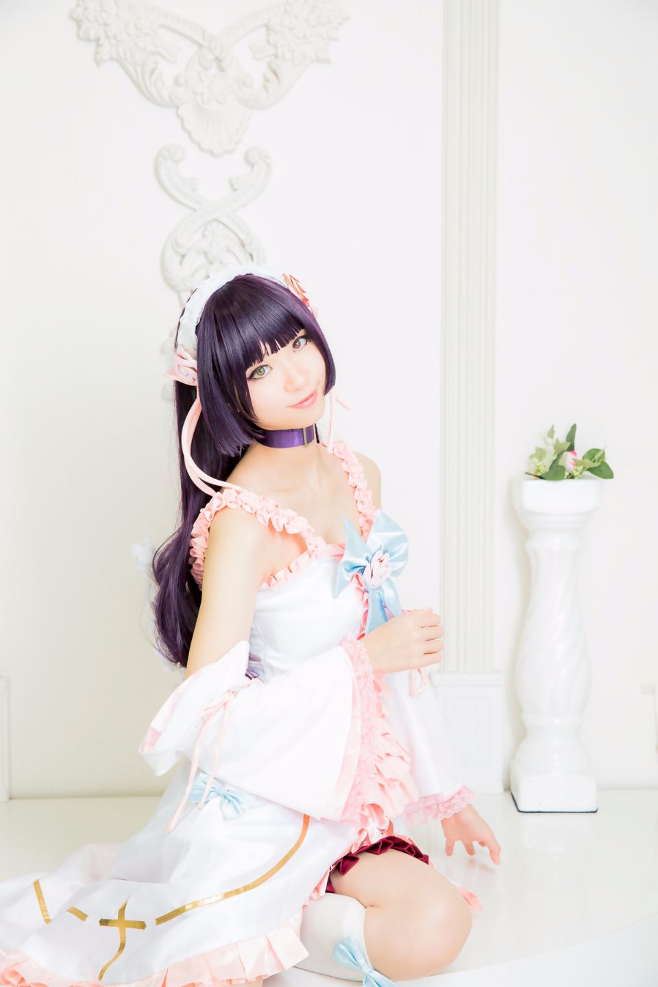 Mèo đen thay quần áo