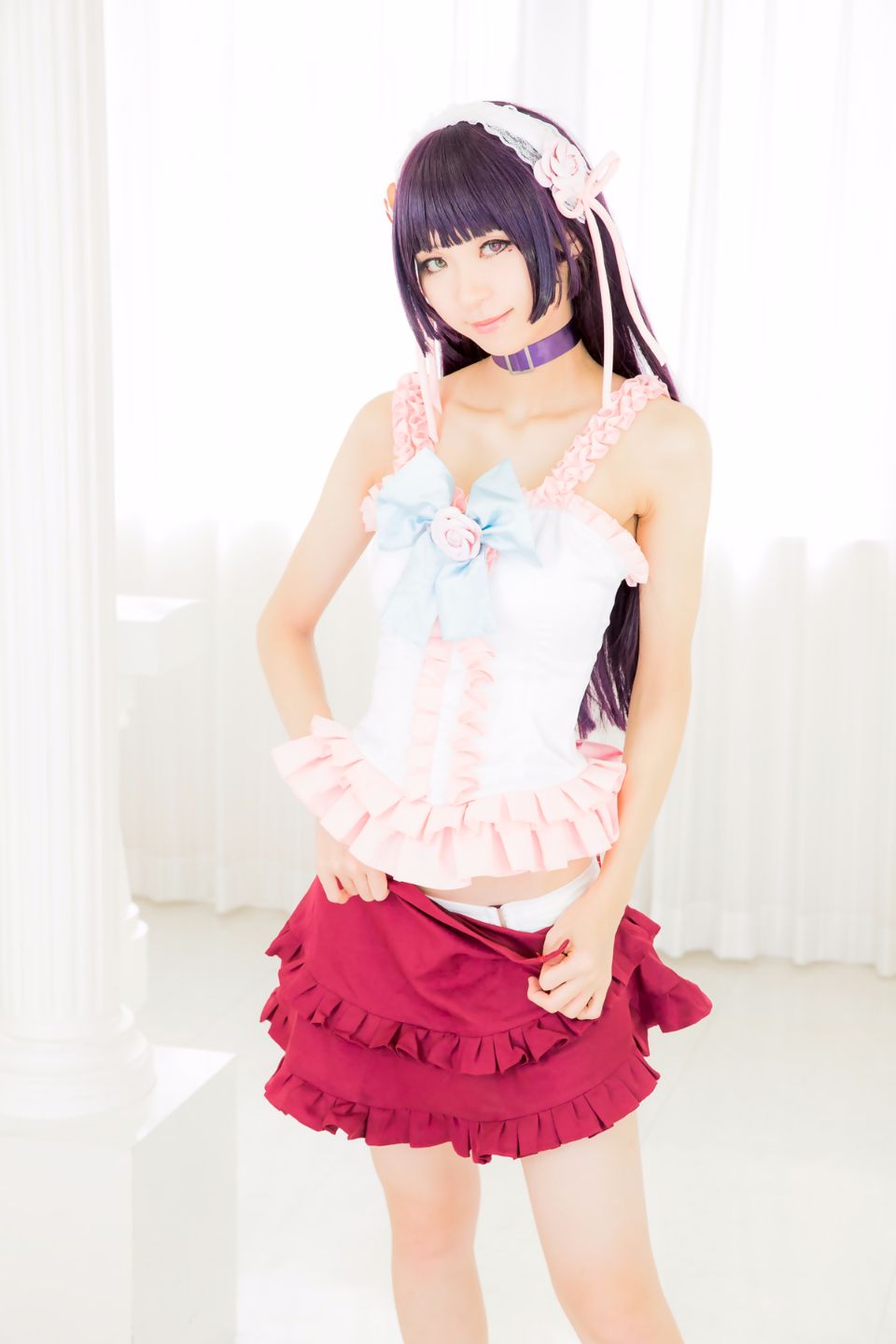 Mèo đen thay quần áo