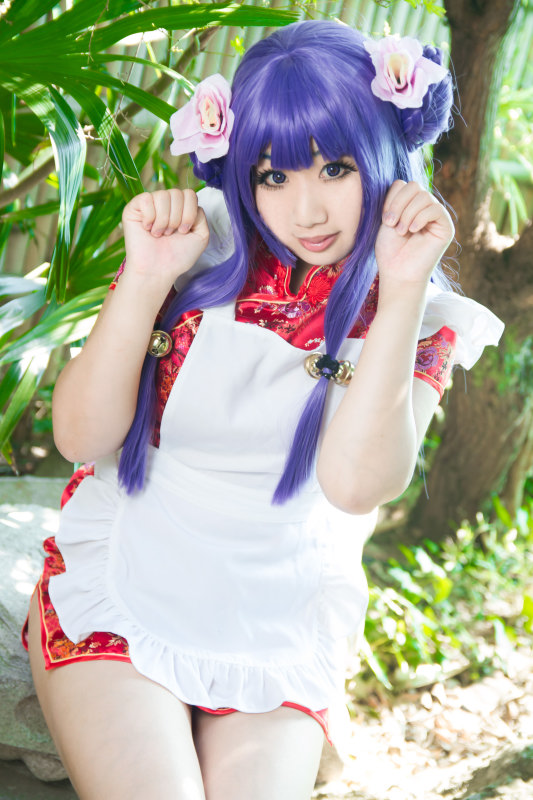 Nữ mèo ở nhà hàng mèo