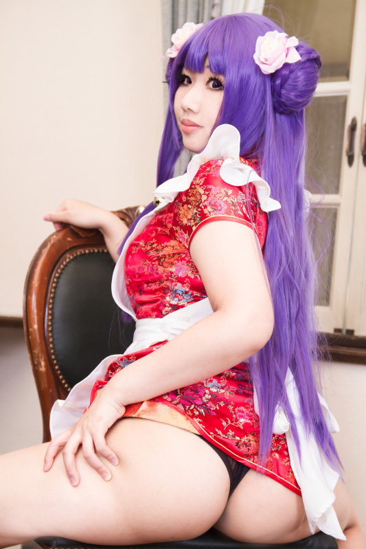 Nữ mèo ở nhà hàng mèo