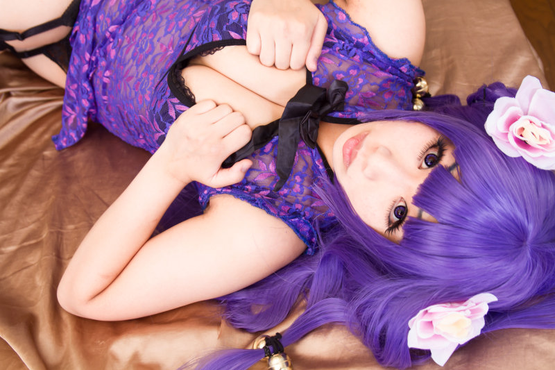 Nữ mèo ở nhà hàng mèo