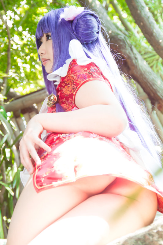 Nữ mèo ở nhà hàng mèo