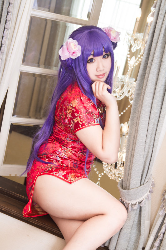 Nữ mèo ở nhà hàng mèo