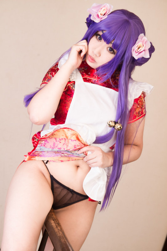 Nữ mèo ở nhà hàng mèo