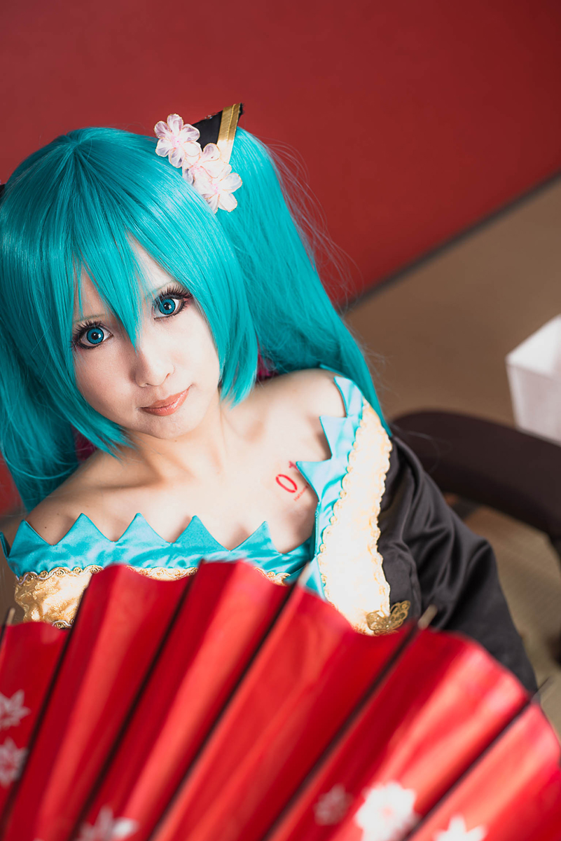 [nụ cười biết ơn] Miku cay đắng