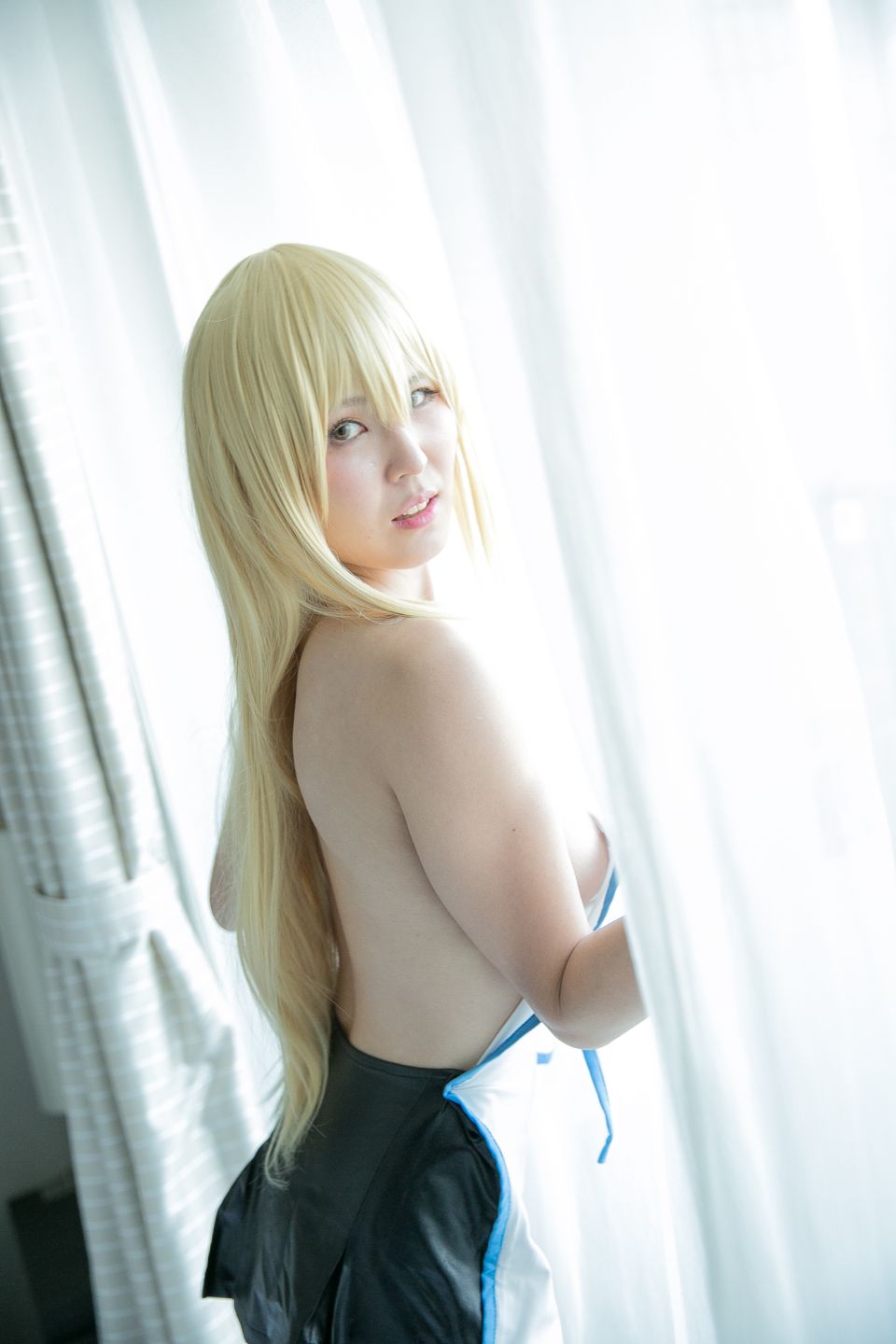 Cosplayer nghiệp dư quay phim thứ 88, người thứ 3