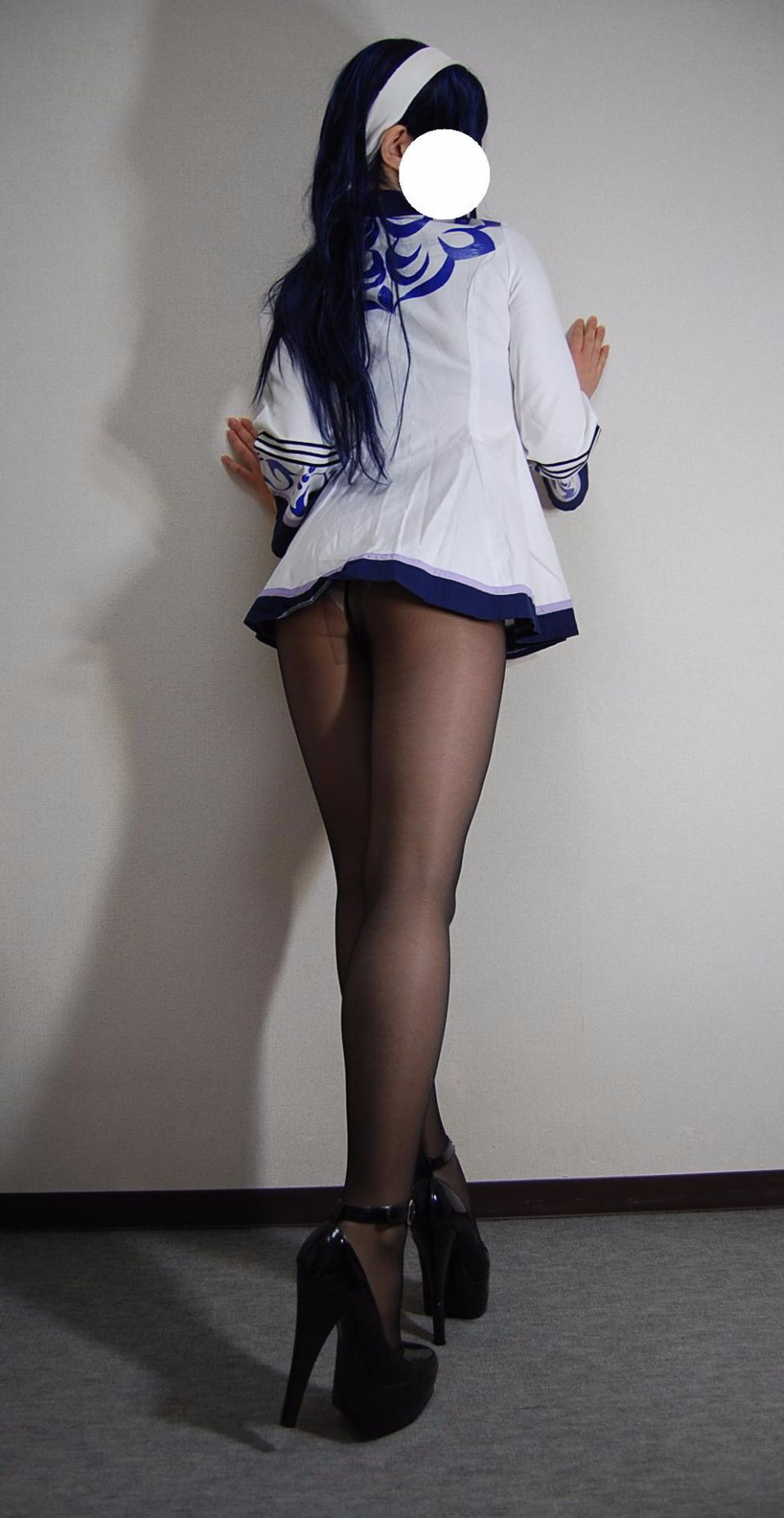 Trang phục đồng phục màu đen siêu mini