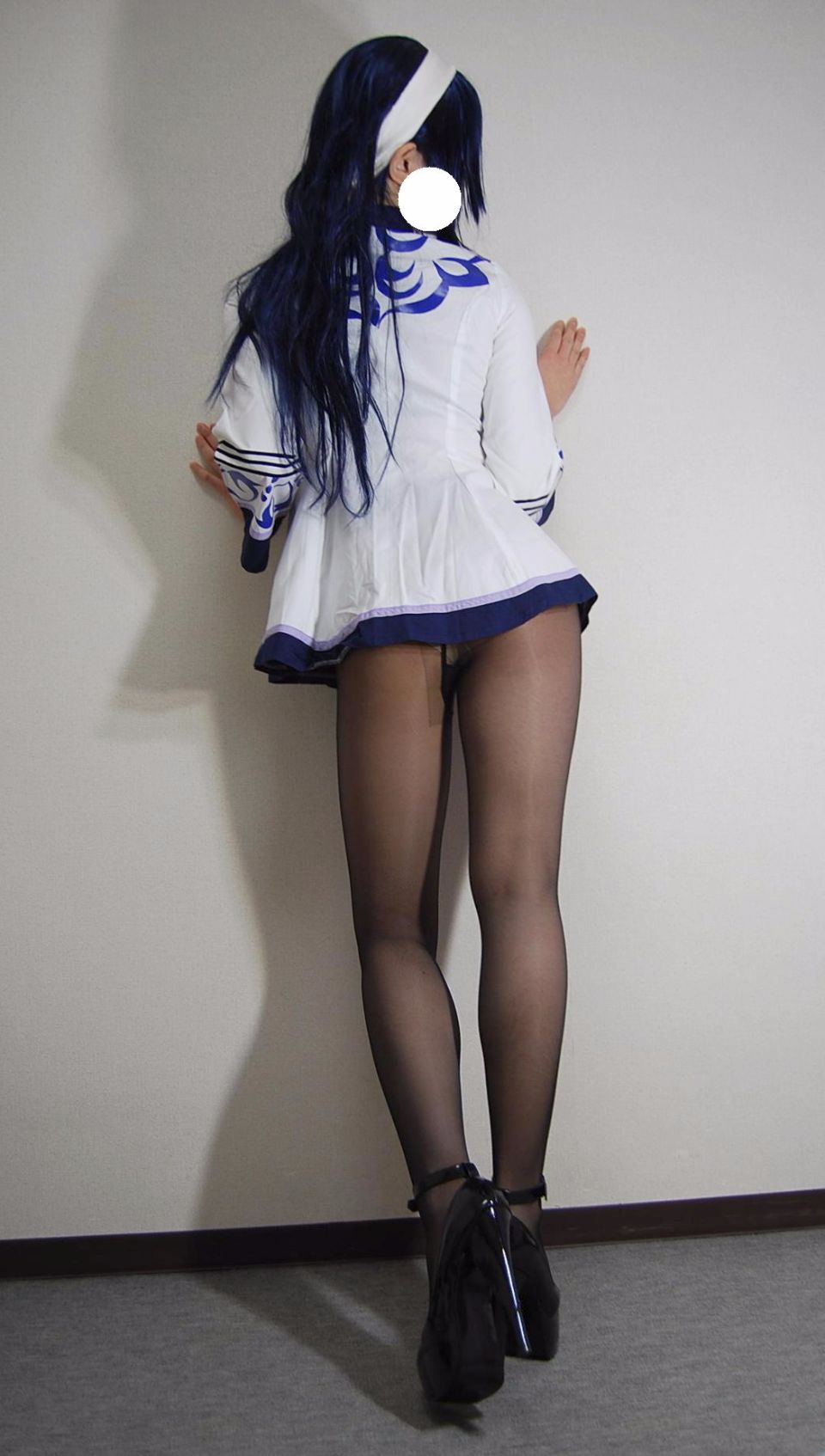 Trang phục đồng phục màu đen siêu mini