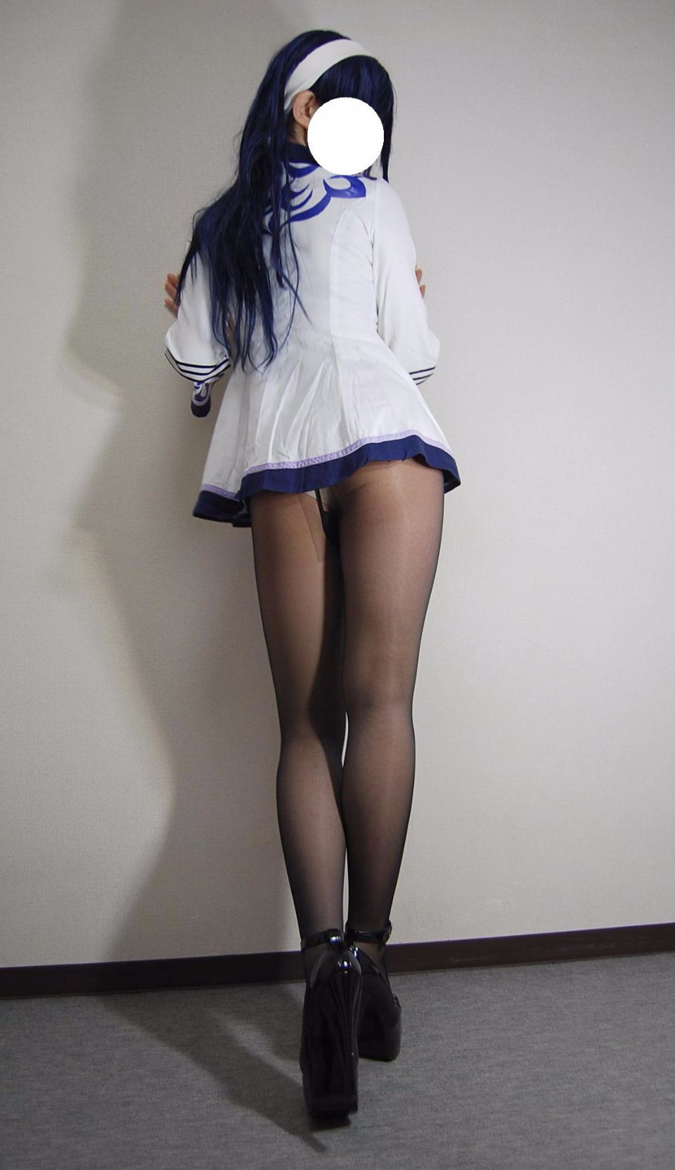 Trang phục đồng phục màu đen siêu mini