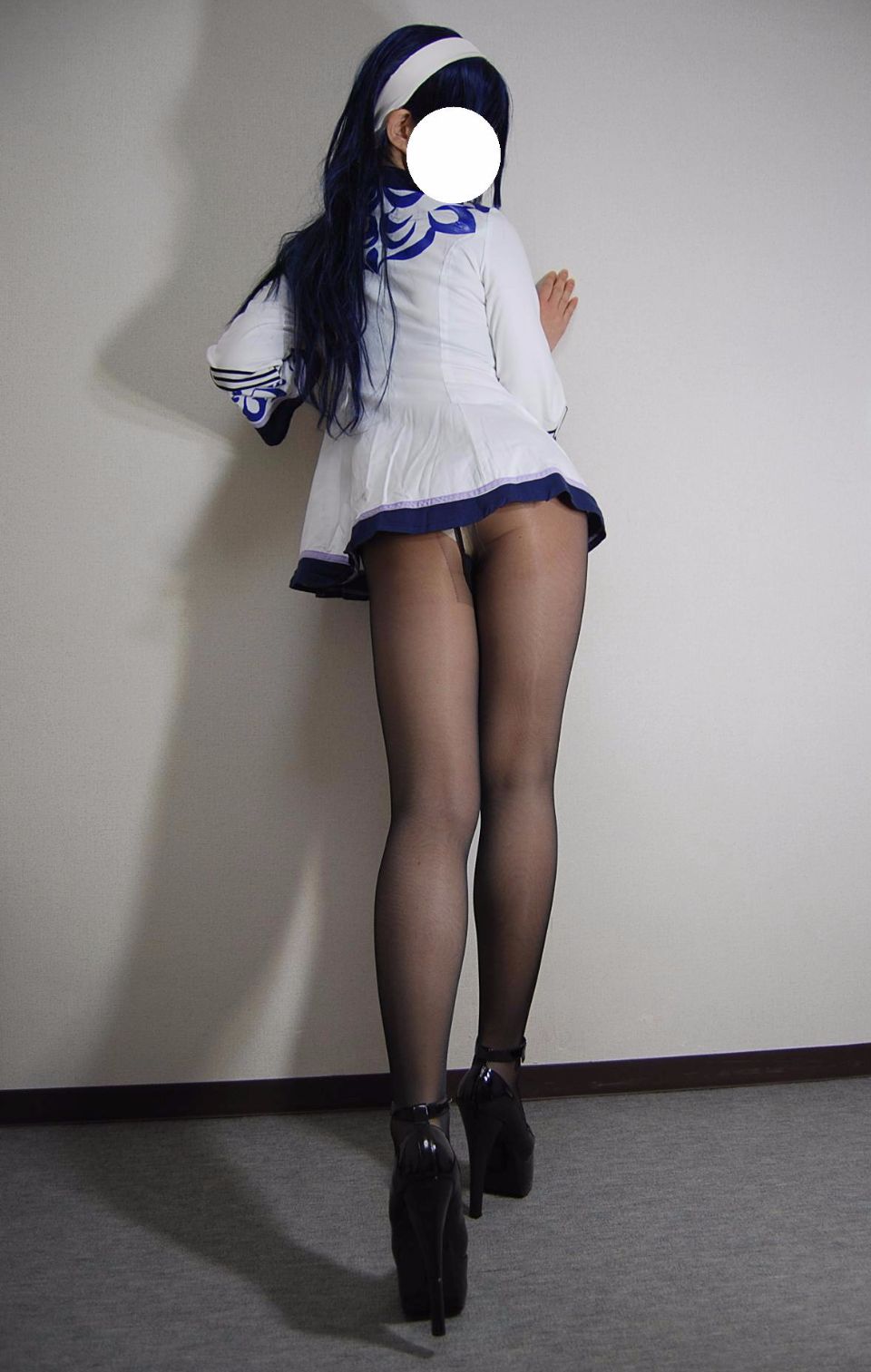 Trang phục đồng phục màu đen siêu mini