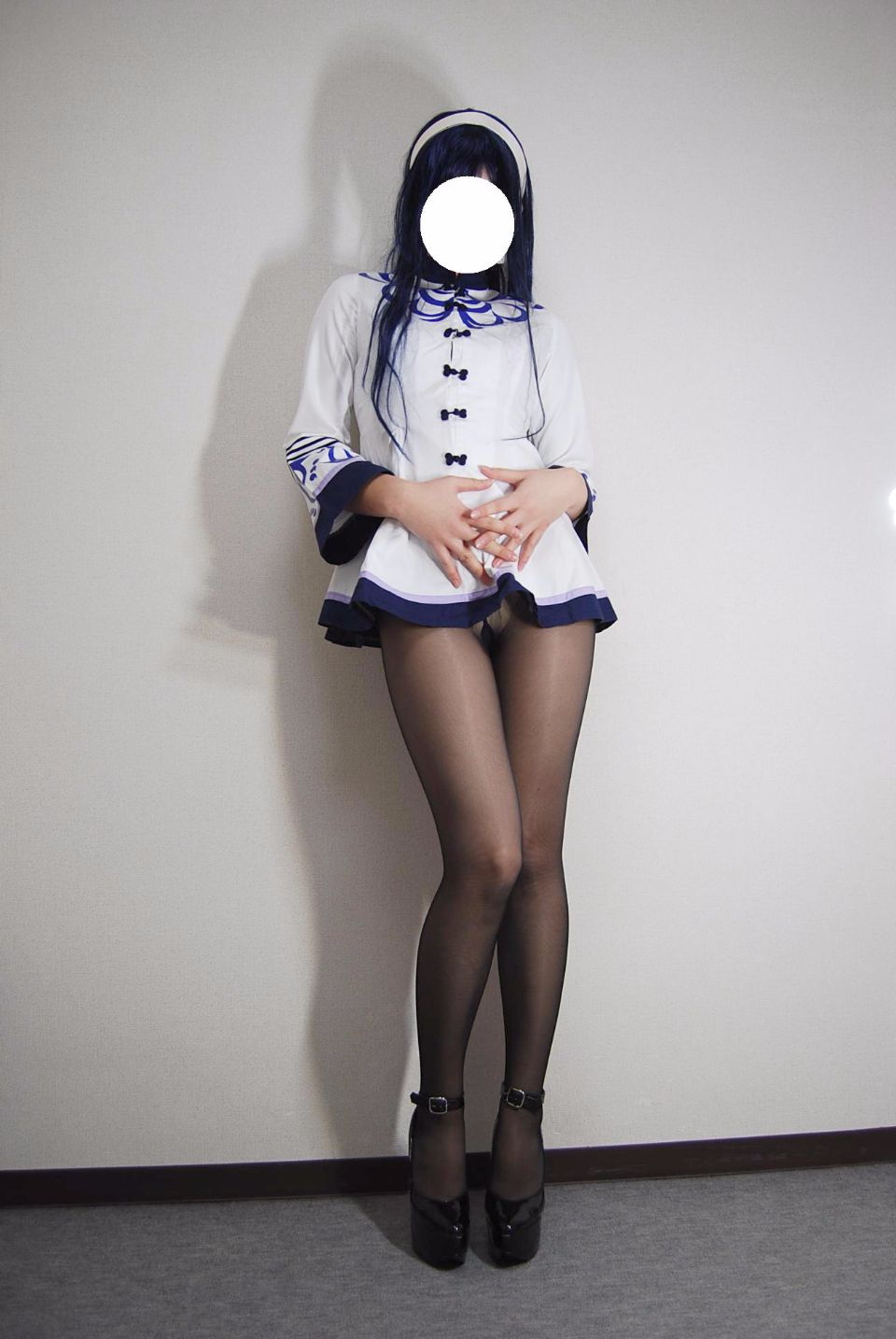 Trang phục đồng phục màu đen siêu mini