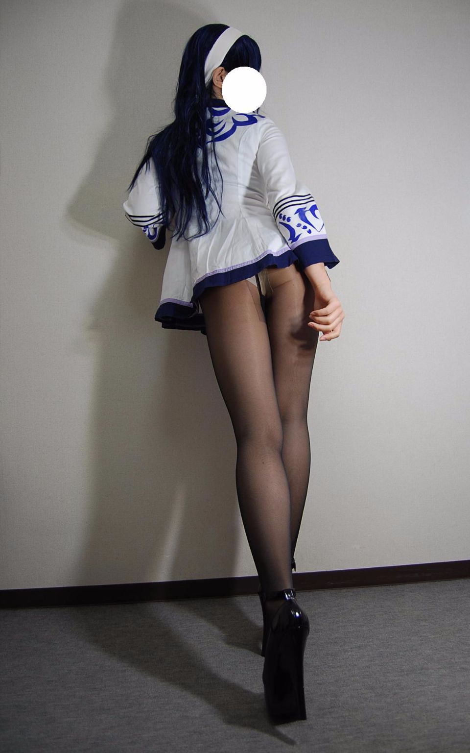 Trang phục đồng phục màu đen siêu mini