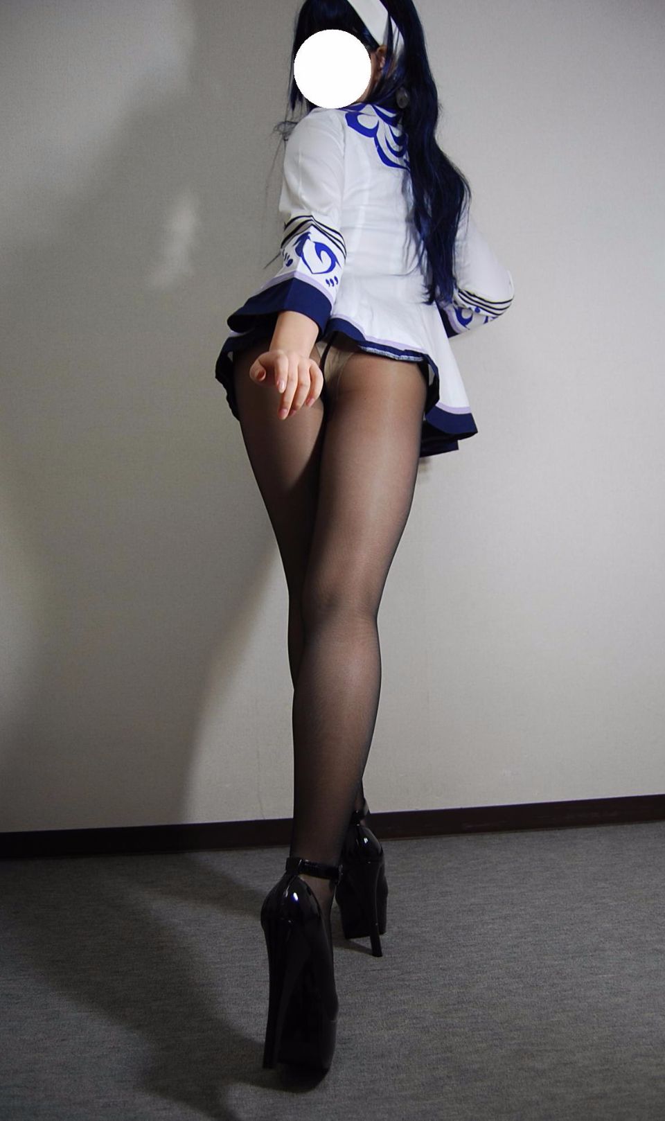 Trang phục đồng phục màu đen siêu mini