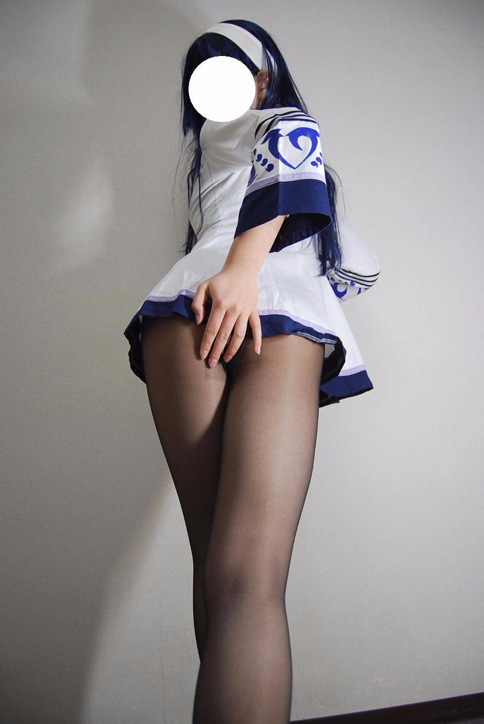 Trang phục đồng phục màu đen siêu mini