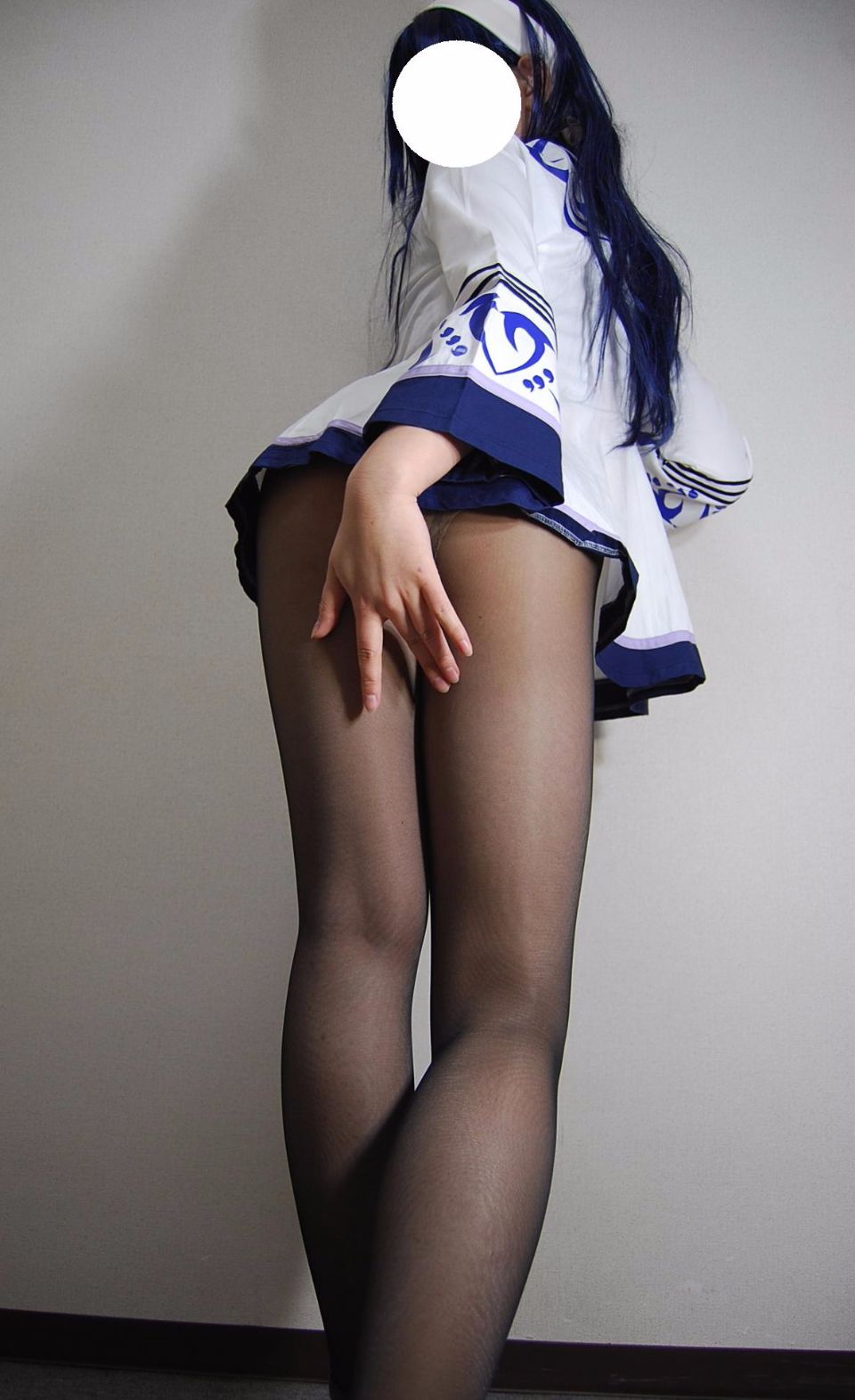 Trang phục đồng phục màu đen siêu mini