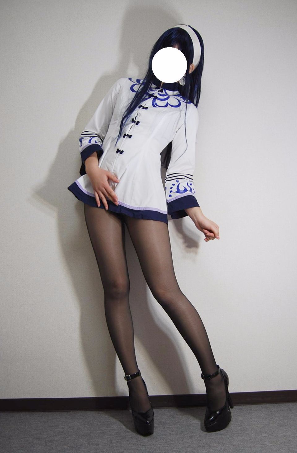 Trang phục đồng phục màu đen siêu mini