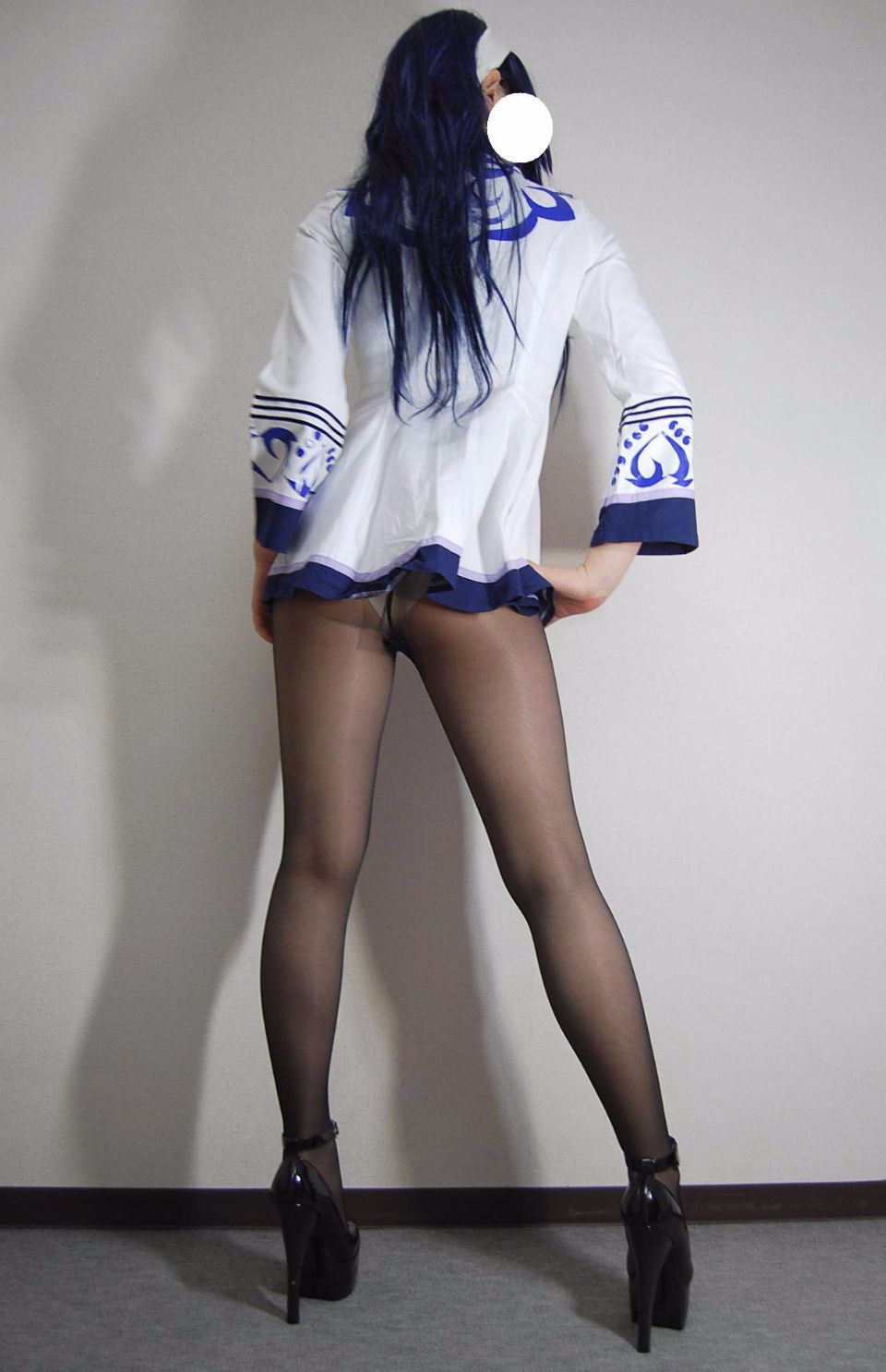 Trang phục đồng phục màu đen siêu mini