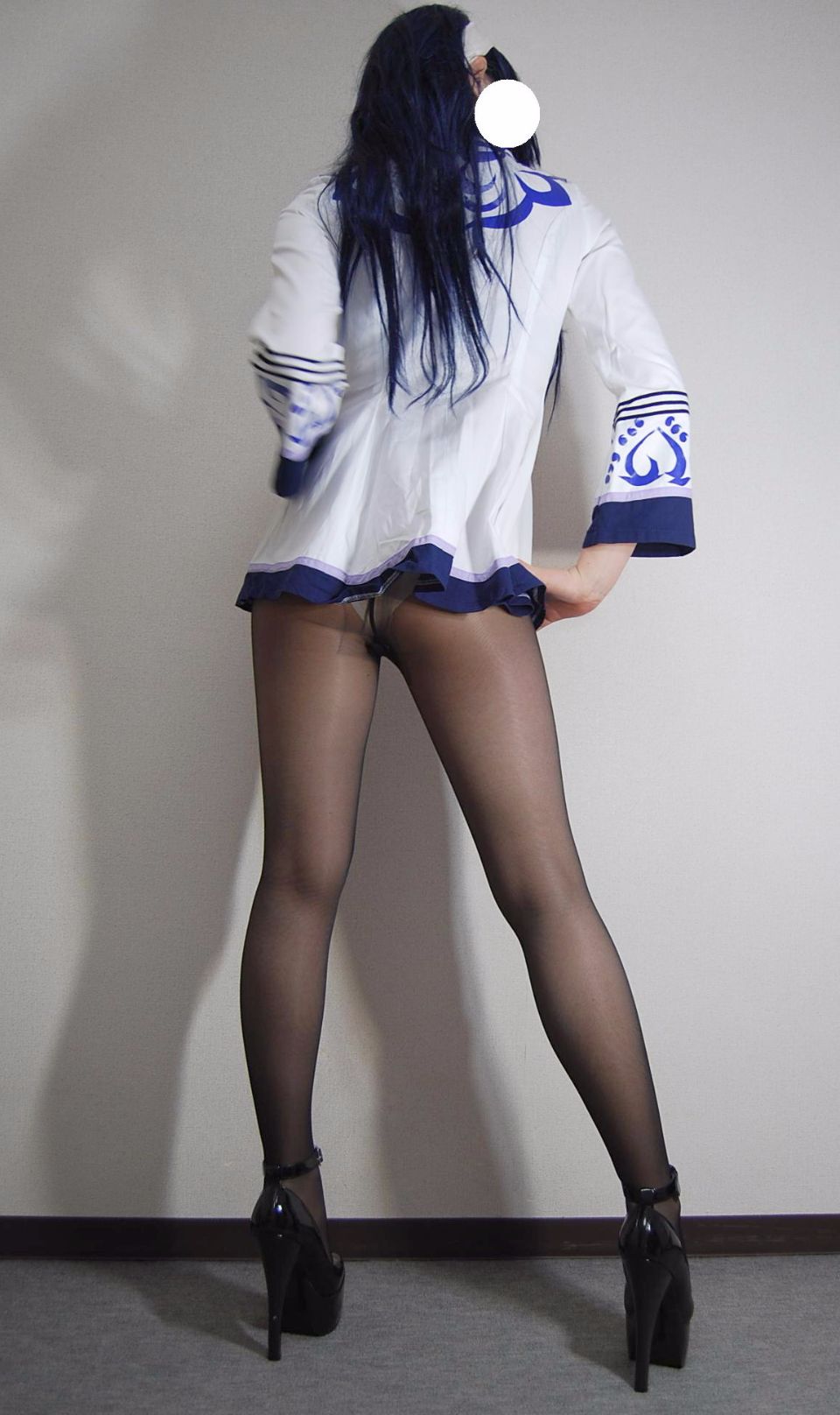 Trang phục đồng phục màu đen siêu mini