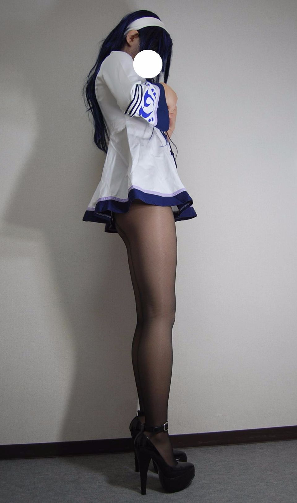 Trang phục đồng phục màu đen siêu mini