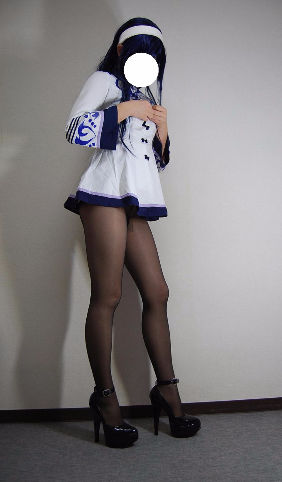 Trang phục đồng phục màu đen siêu mini