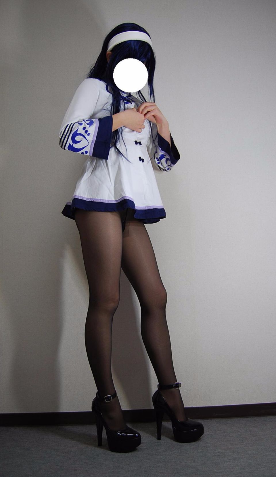 Trang phục đồng phục màu đen siêu mini