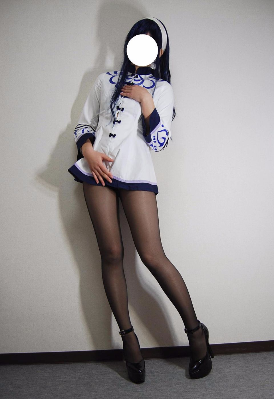 Trang phục đồng phục màu đen siêu mini