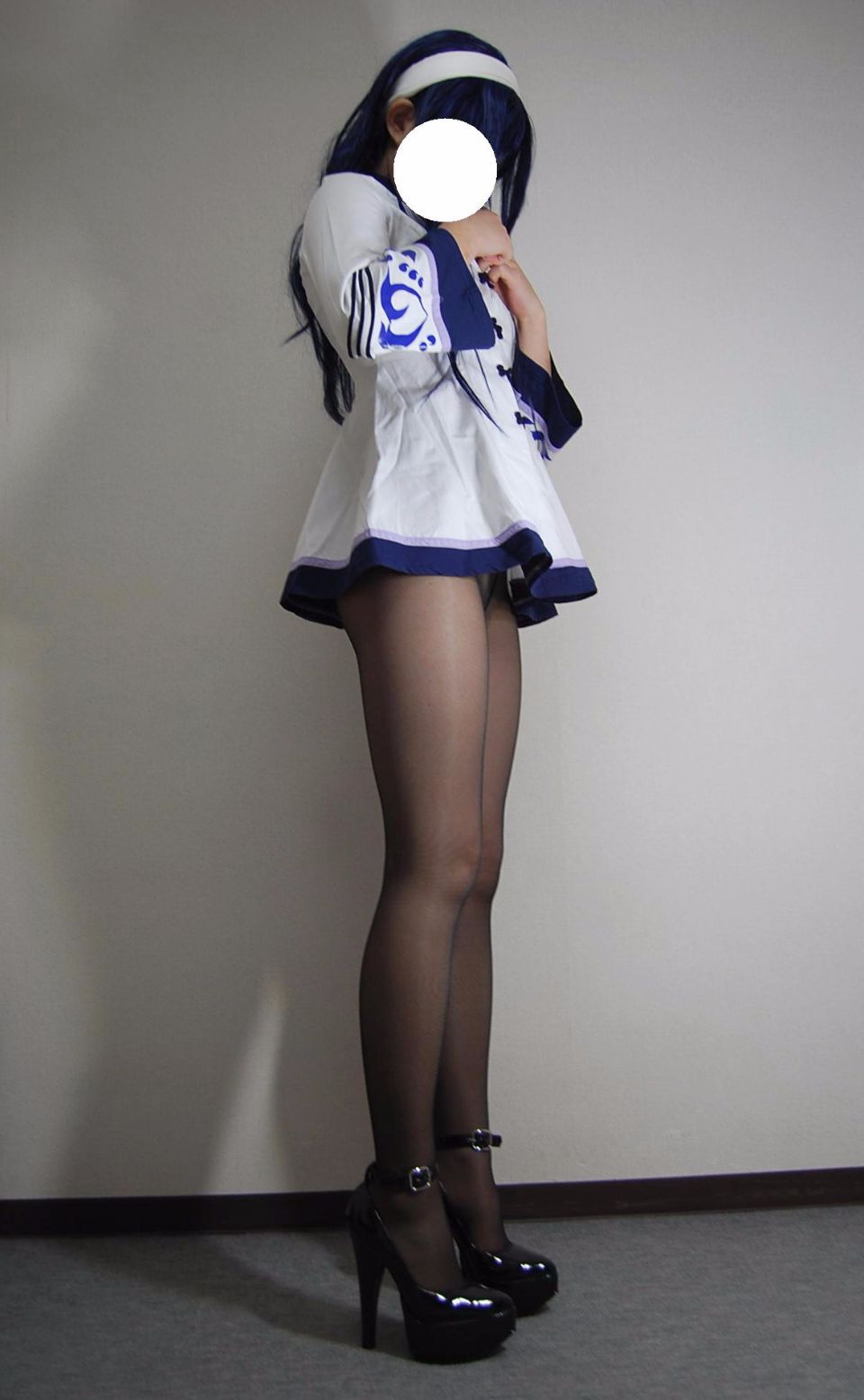 Trang phục đồng phục màu đen siêu mini