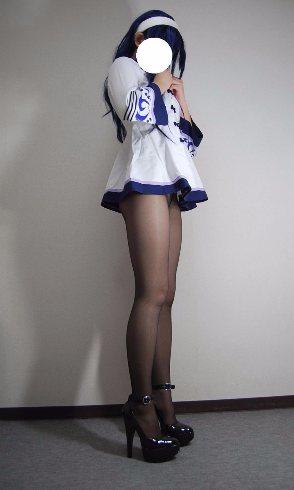 Trang phục đồng phục màu đen siêu mini