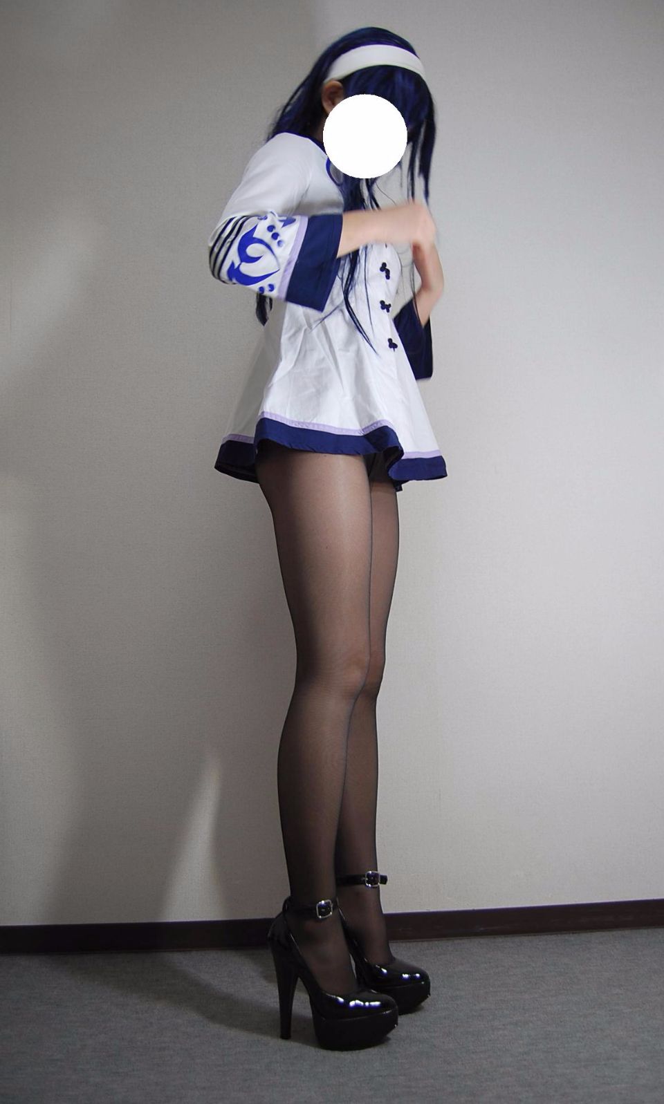 Trang phục đồng phục màu đen siêu mini