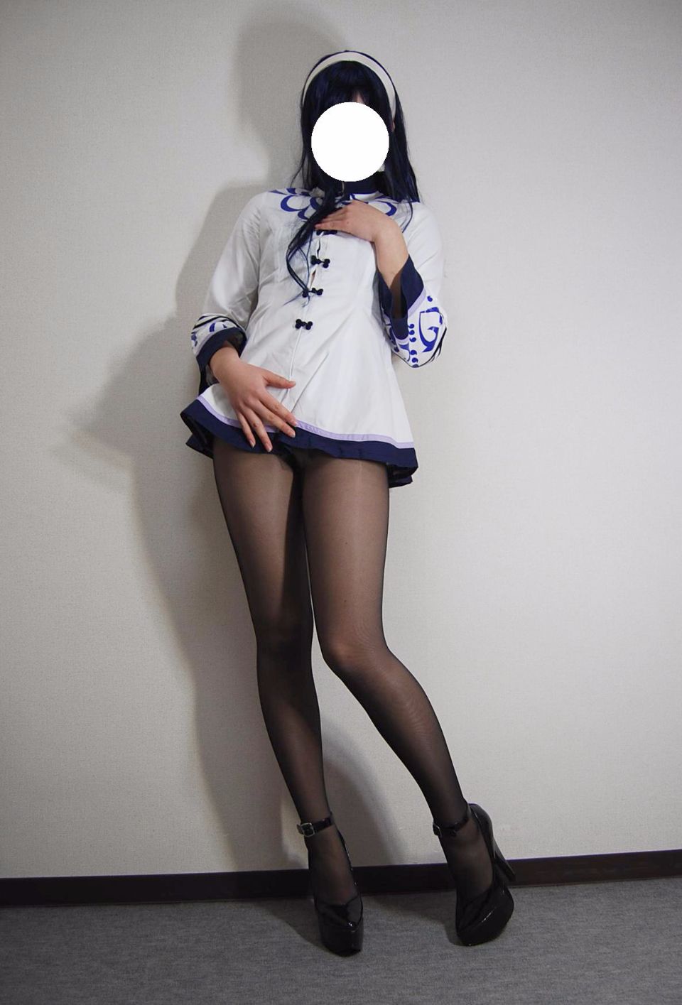 Trang phục đồng phục màu đen siêu mini