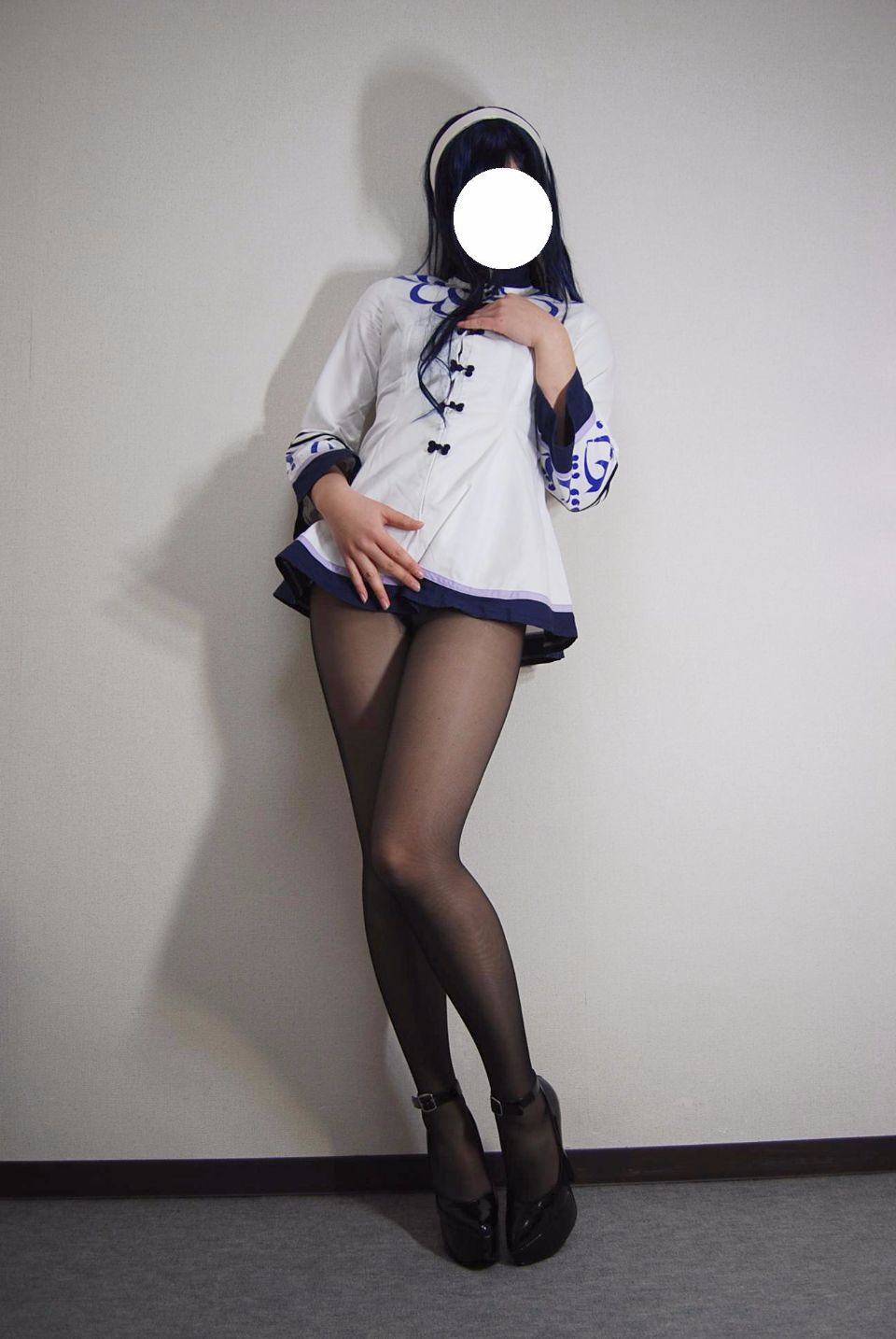 Trang phục đồng phục màu đen siêu mini