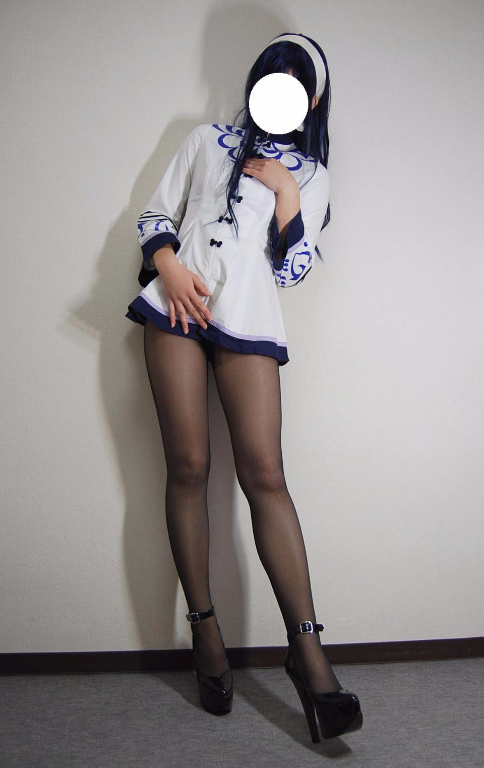 Trang phục đồng phục màu đen siêu mini