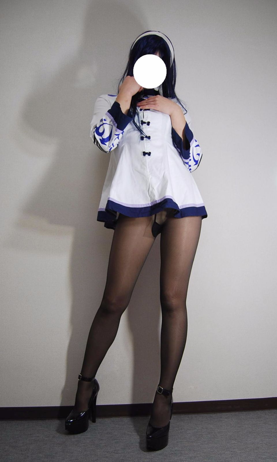 Trang phục đồng phục màu đen siêu mini