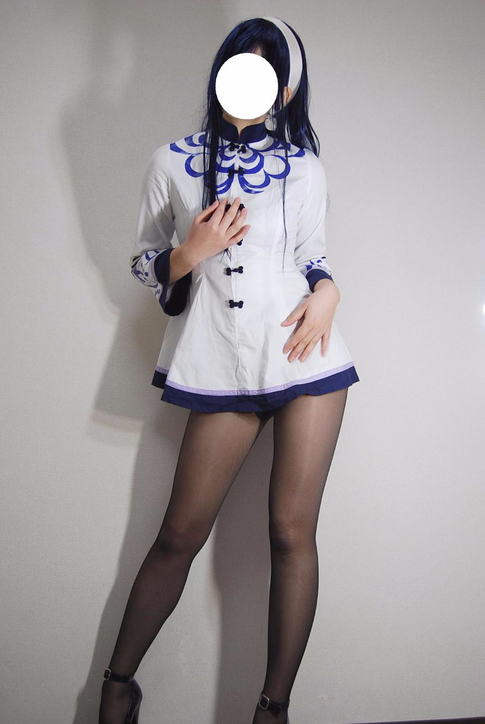 Trang phục đồng phục màu đen siêu mini