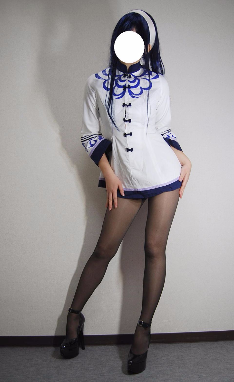 Trang phục đồng phục màu đen siêu mini