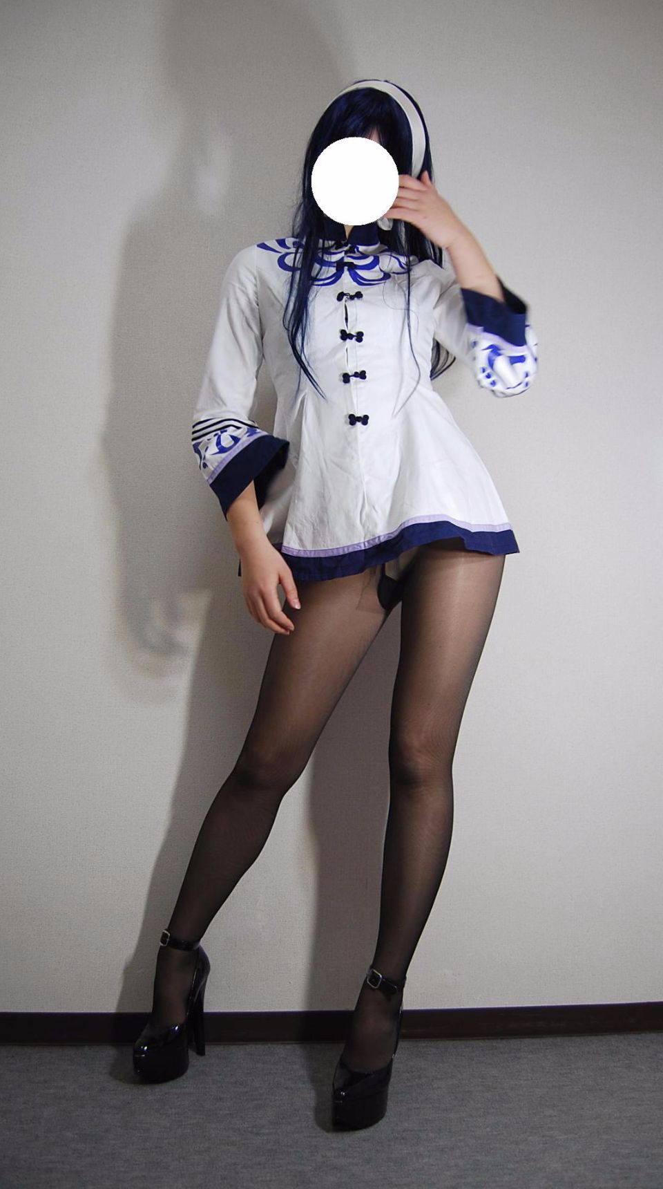 Trang phục đồng phục màu đen siêu mini