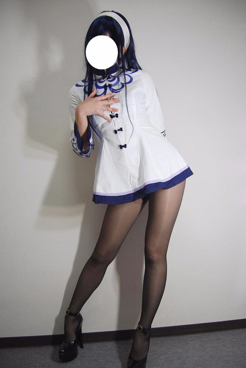 Trang phục đồng phục màu đen siêu mini