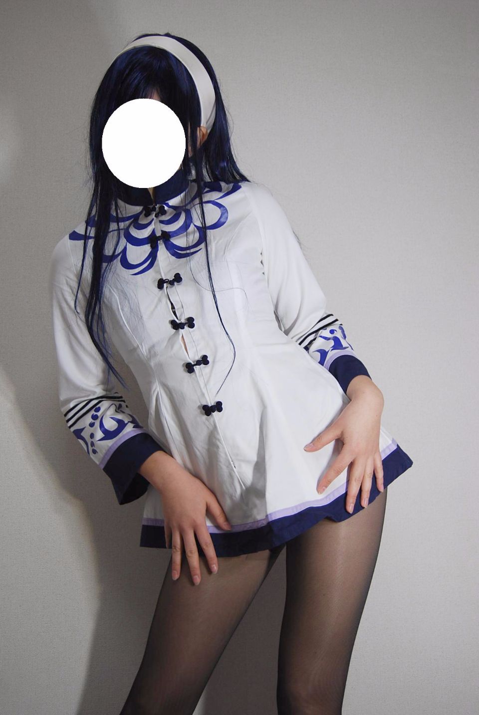 Trang phục đồng phục màu đen siêu mini