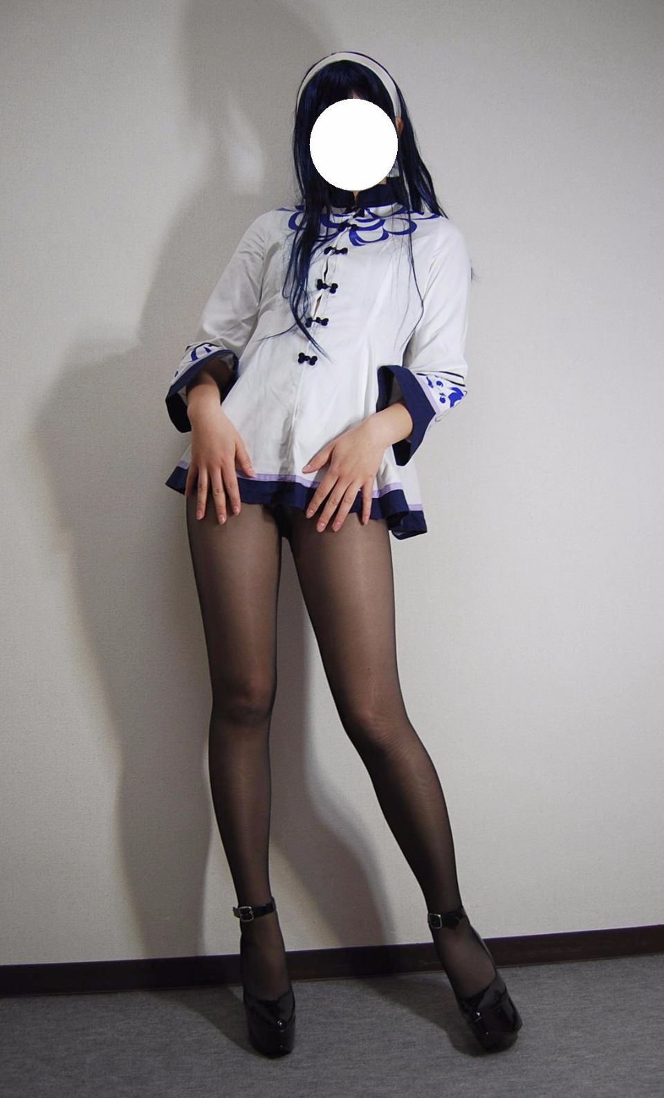 Trang phục đồng phục màu đen siêu mini