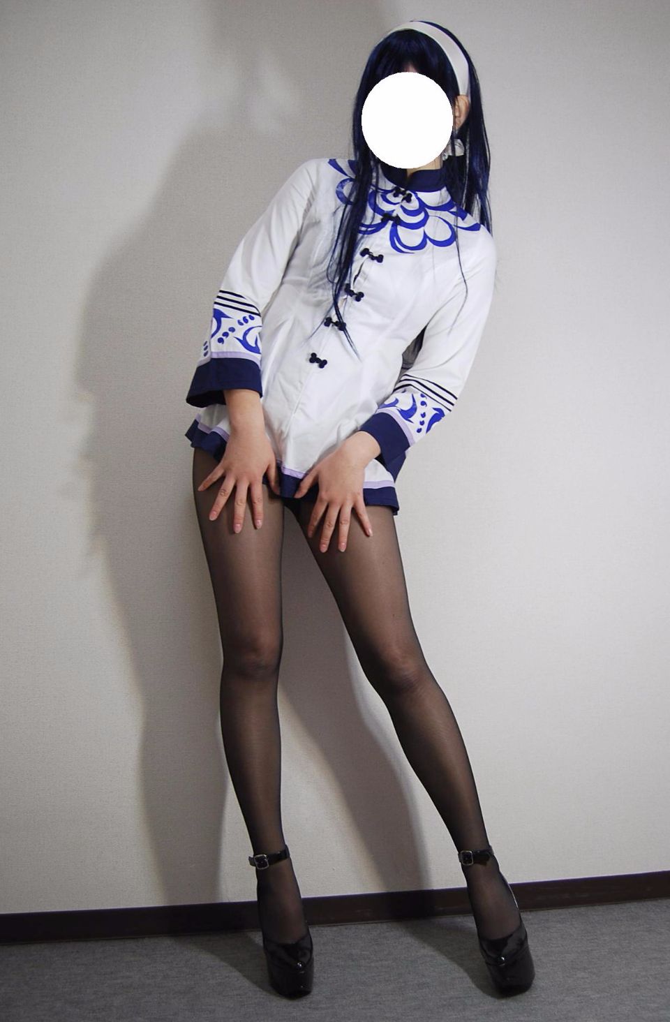 Trang phục đồng phục màu đen siêu mini