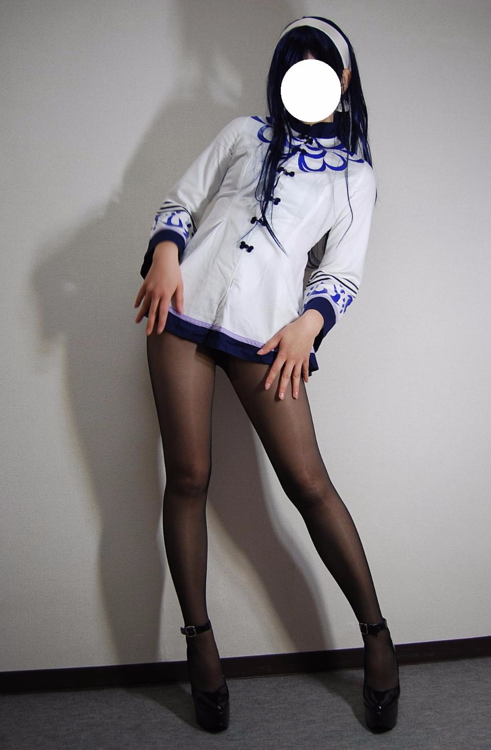 Trang phục đồng phục màu đen siêu mini