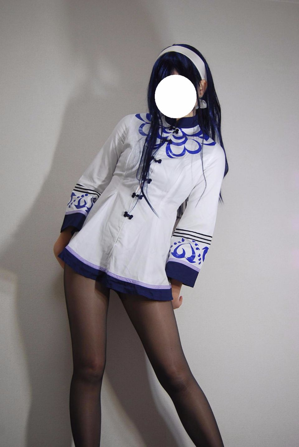 Trang phục đồng phục màu đen siêu mini