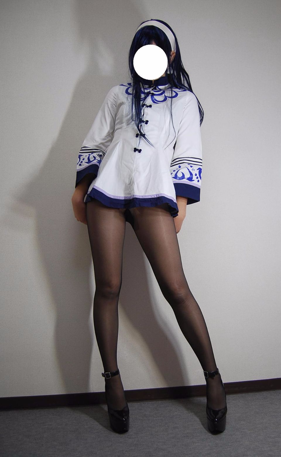 Trang phục đồng phục màu đen siêu mini