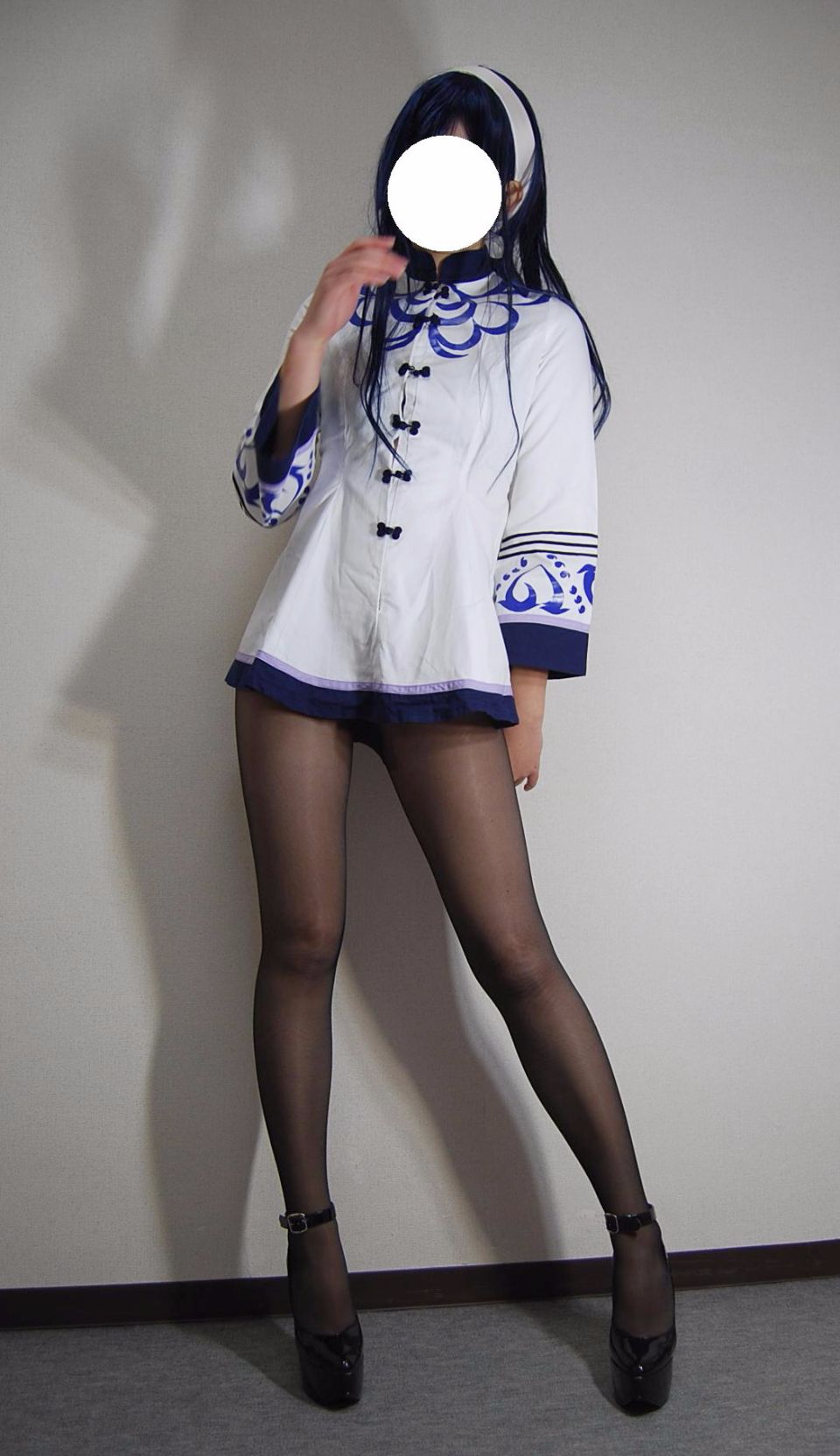 Trang phục đồng phục màu đen siêu mini