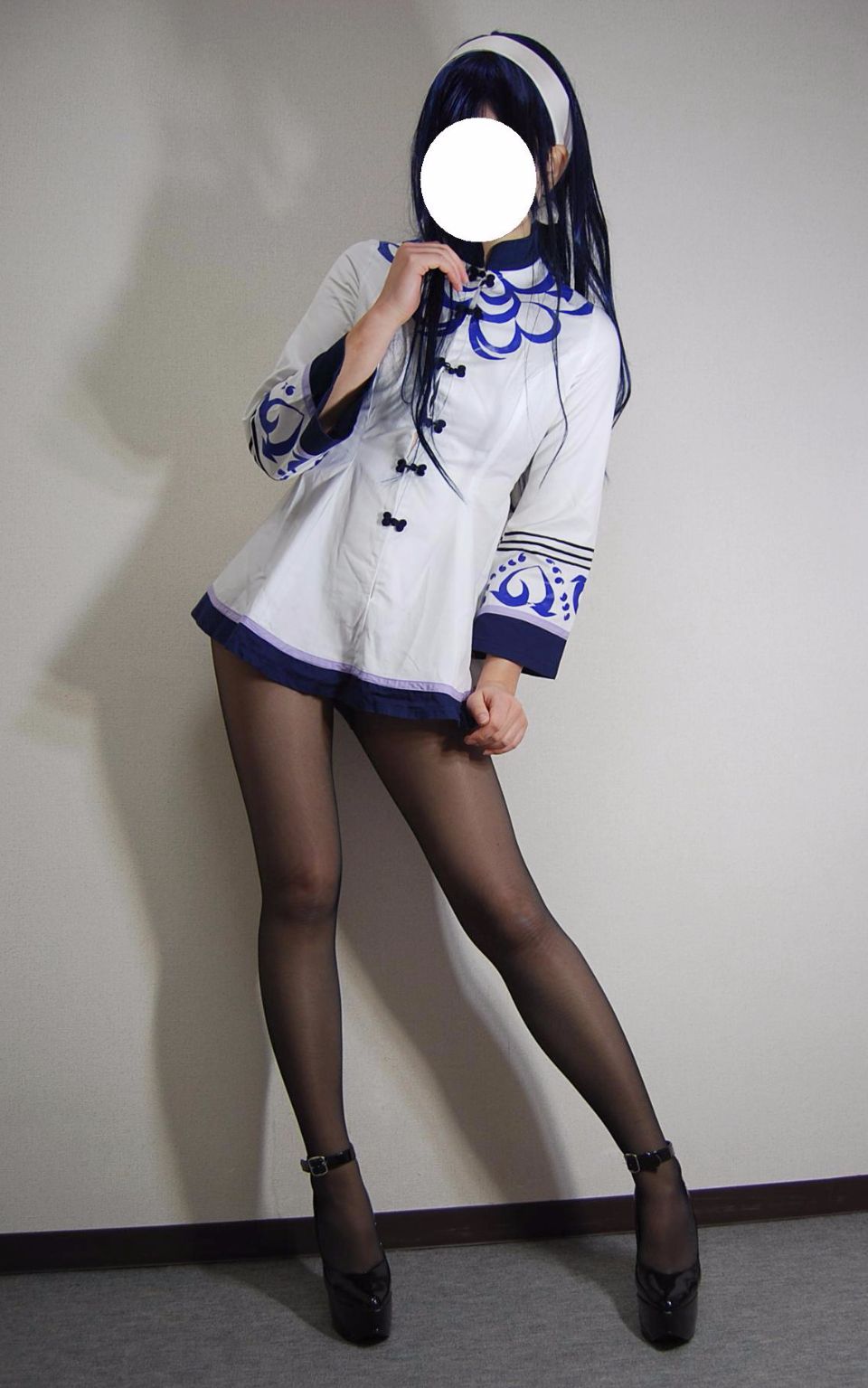 Trang phục đồng phục màu đen siêu mini