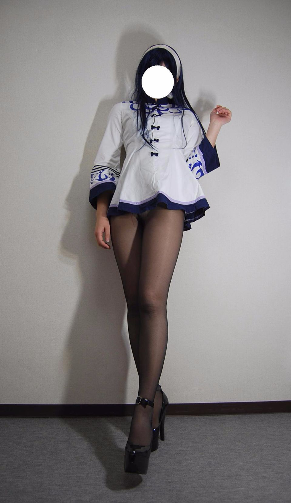 Trang phục đồng phục màu đen siêu mini