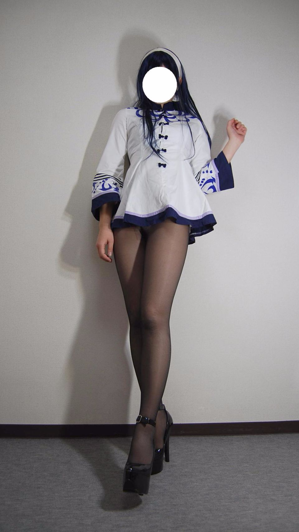 Trang phục đồng phục màu đen siêu mini