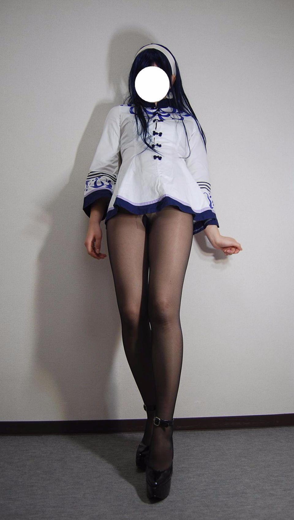 Trang phục đồng phục màu đen siêu mini